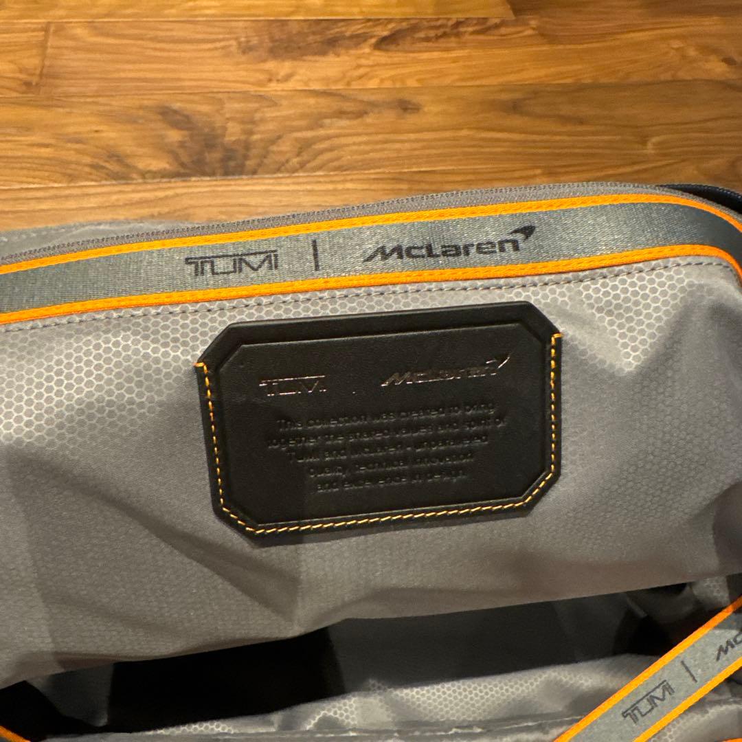 TUMI McLarenカーボンファイバー風デザイン 中型スーツケース