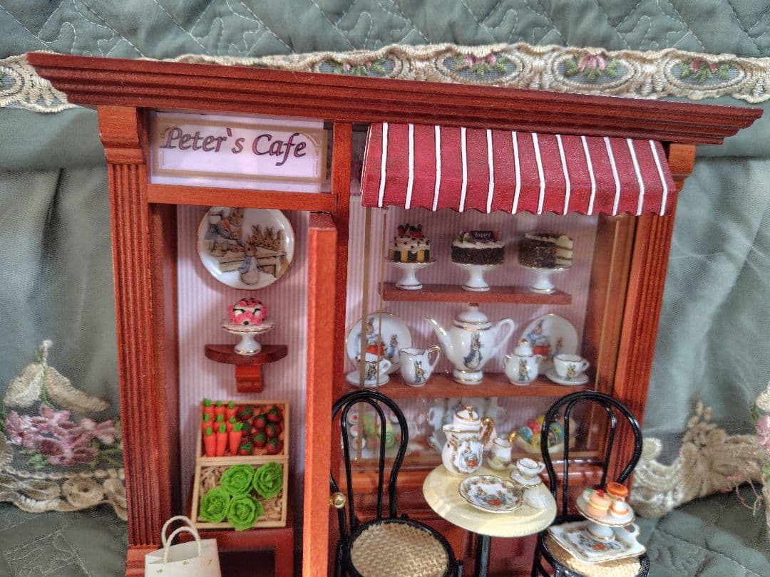 ロイターポーセリン　ミニチュア　ドールハウス　ピーターラビットカフェ