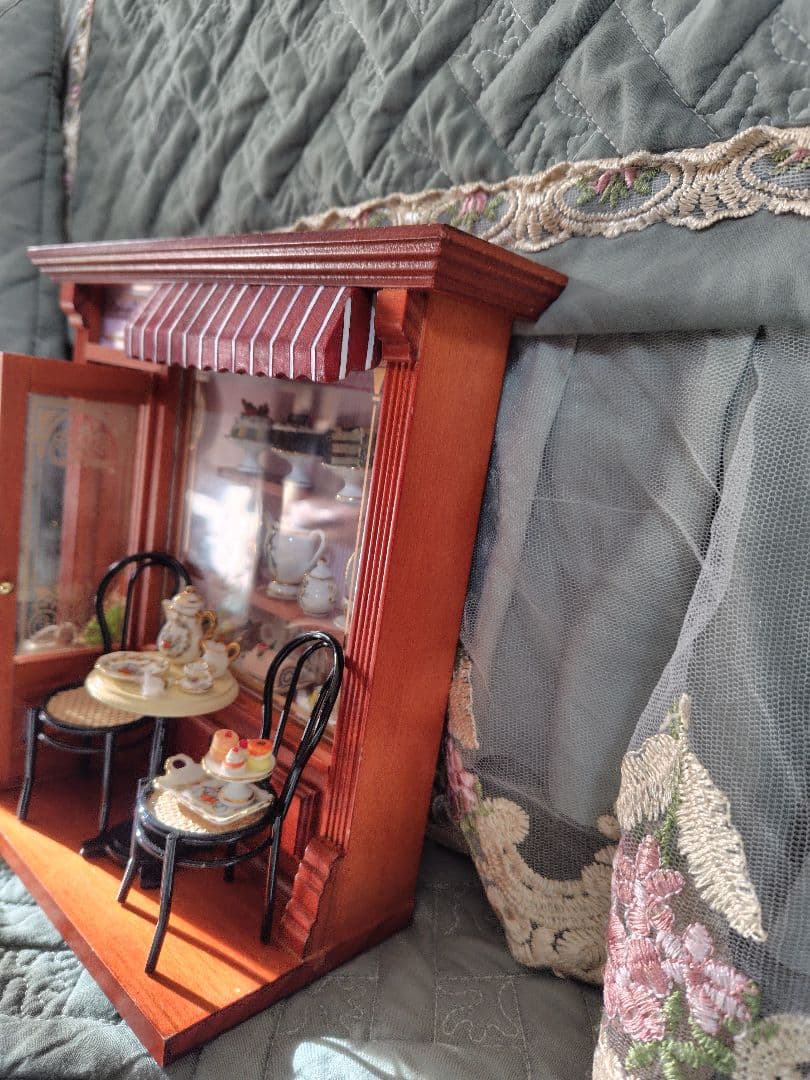 ロイターポーセリン　ミニチュア　ドールハウス　ピーターラビットカフェ