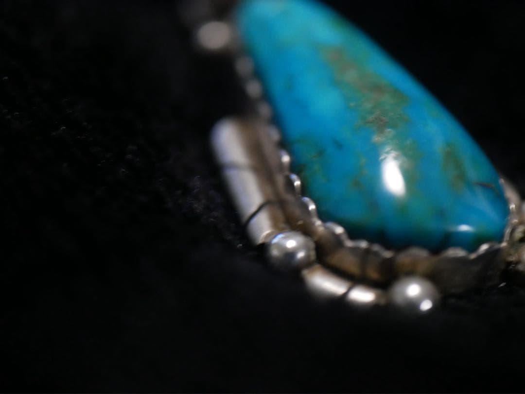 ⓐインディアンジュエリー　ナバホ族　レベッカグッドラック氏作ターコイズペンダント