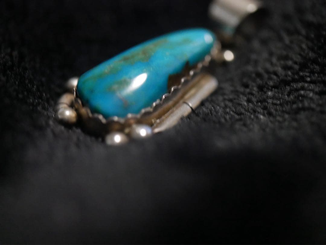 ⓐインディアンジュエリー　ナバホ族　レベッカグッドラック氏作ターコイズペンダント