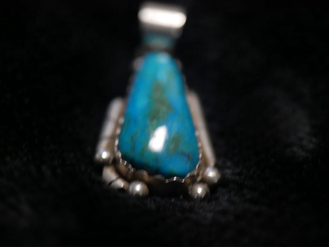 ⓐインディアンジュエリー　ナバホ族　レベッカグッドラック氏作ターコイズペンダント