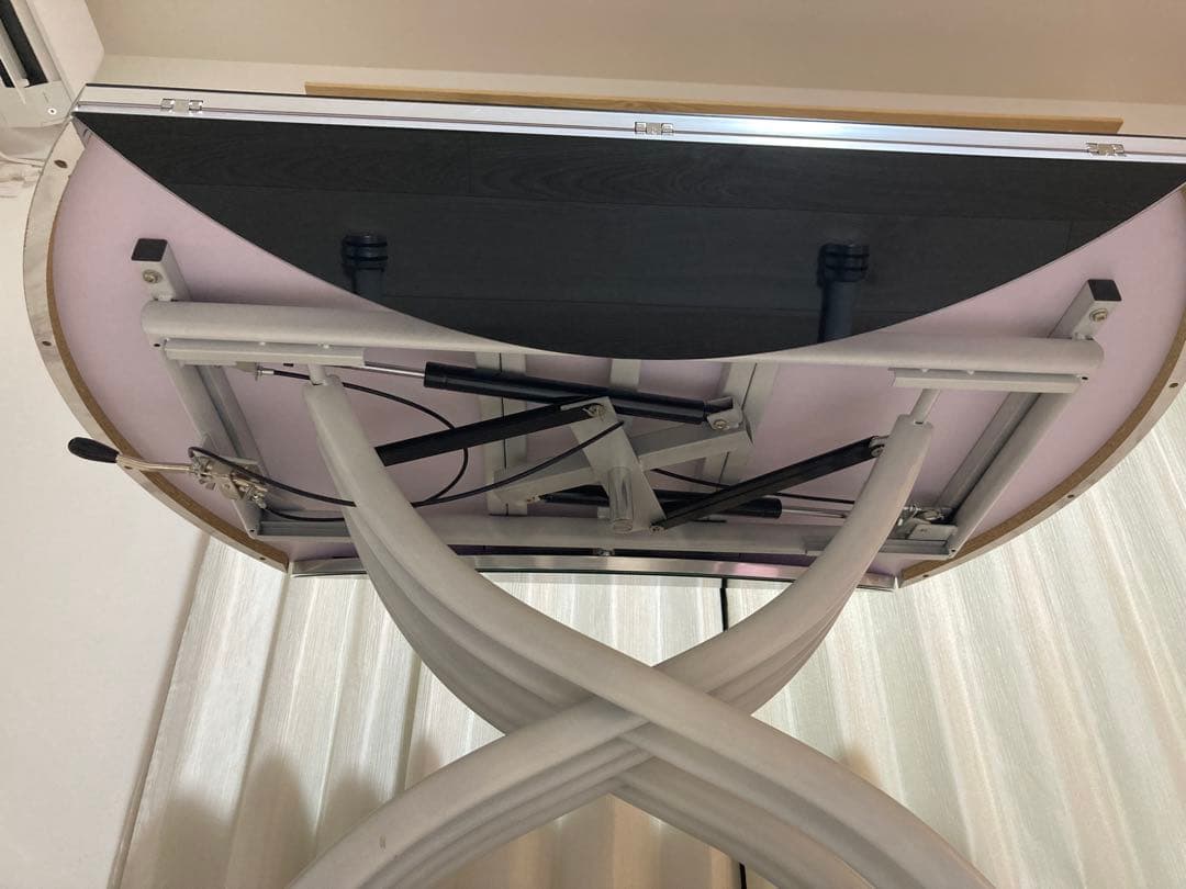 ガス圧昇降式センターテーブル 天板折りたたみ式