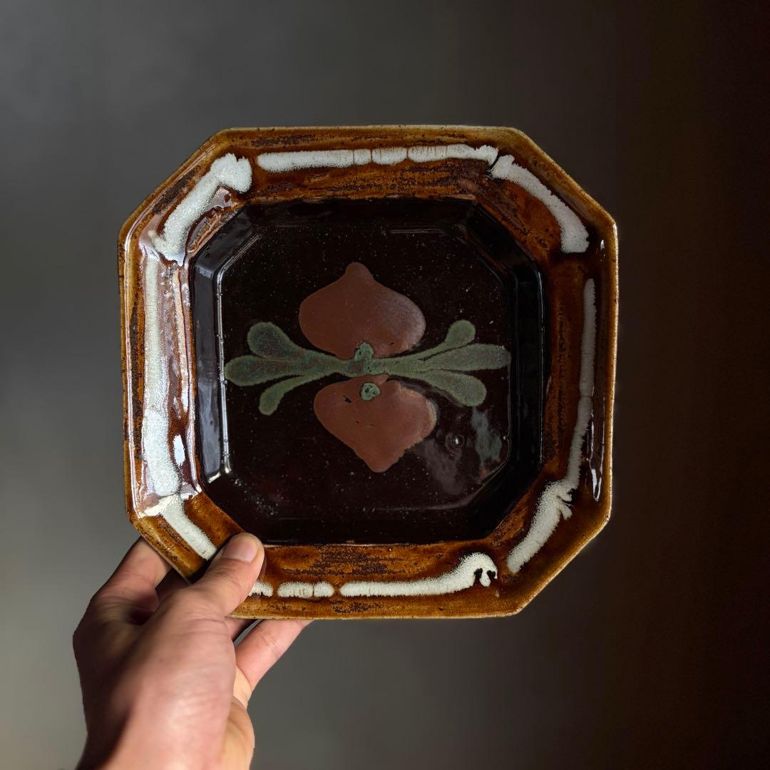 民藝【黒釉草花紋隅切皿】佐久間藤太郎　箱無し 師:濱田庄司