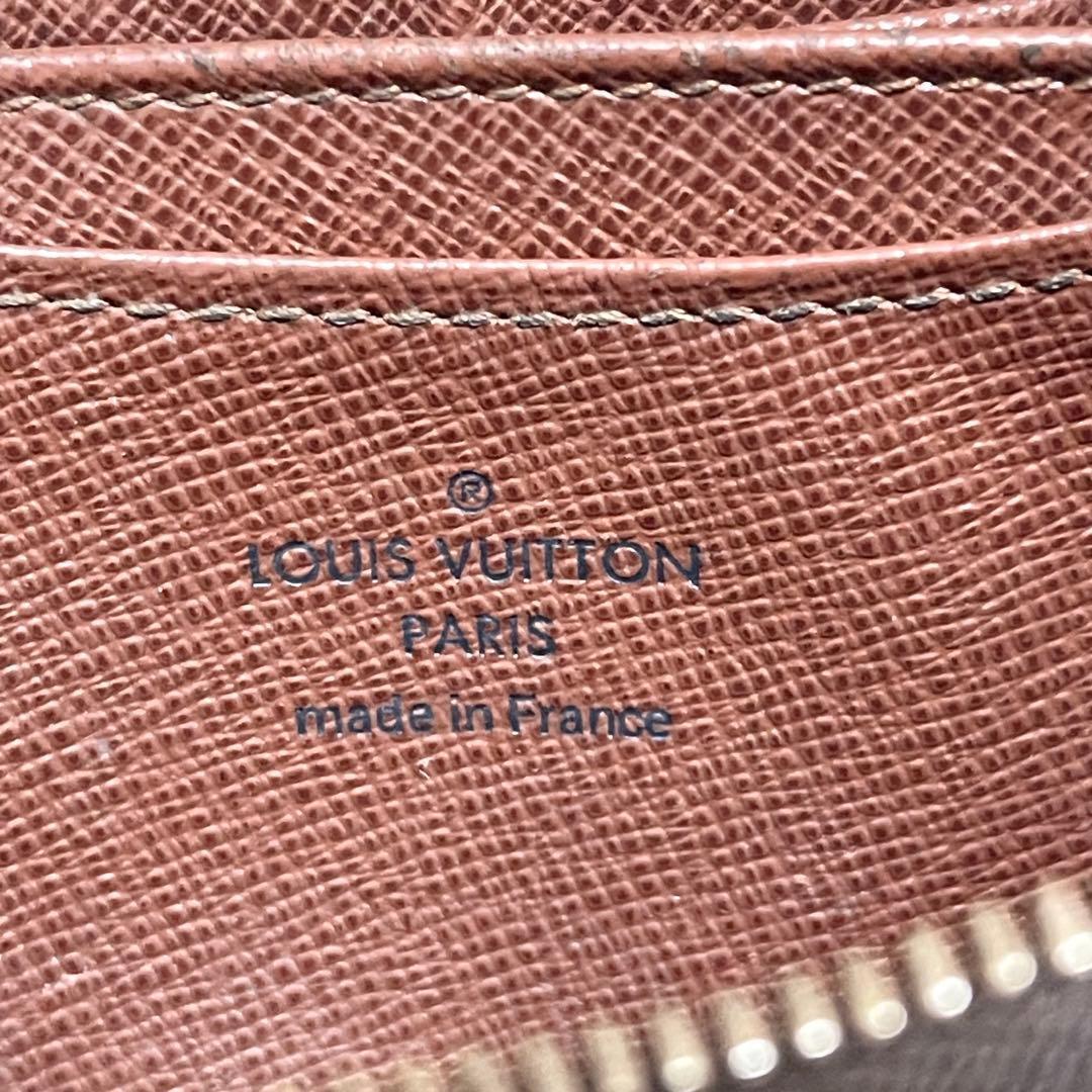 ルイヴィトン　ジッピーパース　レザー　モノグラム　ロゴ金具