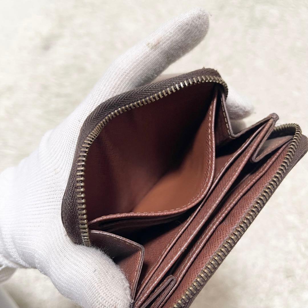 ルイヴィトン　ジッピーパース　レザー　モノグラム　ロゴ金具