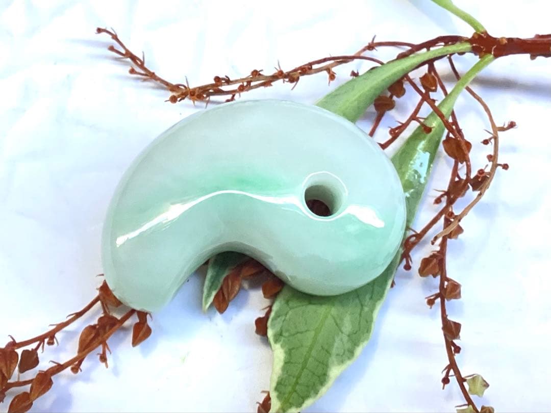 ✳ premiumシリーズ　一流の勾玉　味身色合い良好　糸魚川翡翠*格上の勾玉‼️