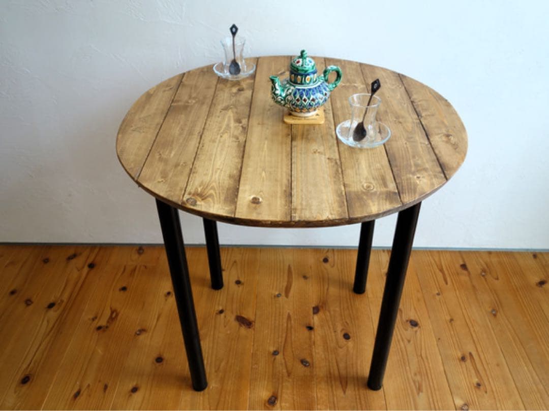 9/30まで！無垢材のラウンドテーブル【ハンドメイド家具】