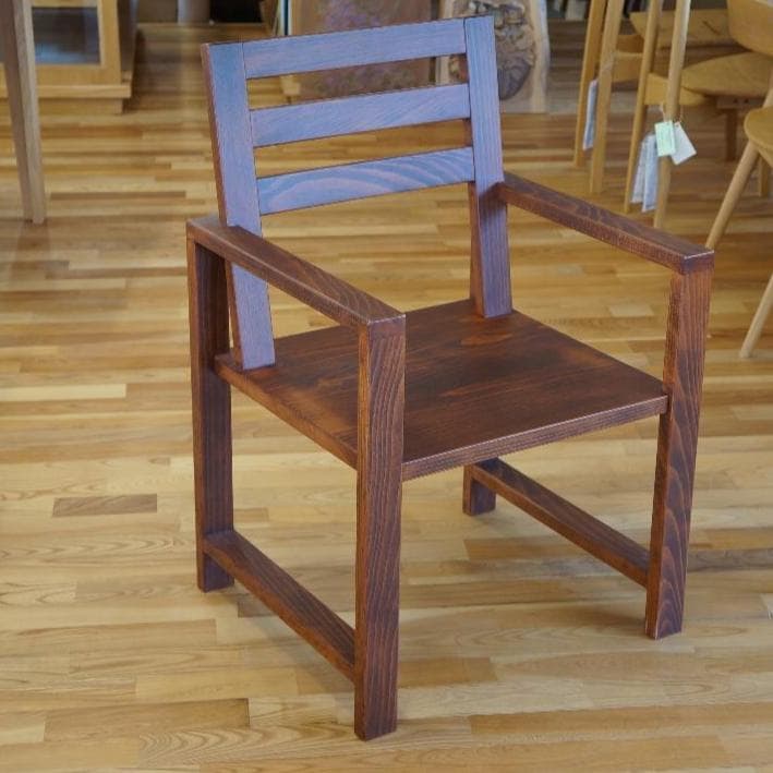 値下げしました！！。木製手掛け付き椅子