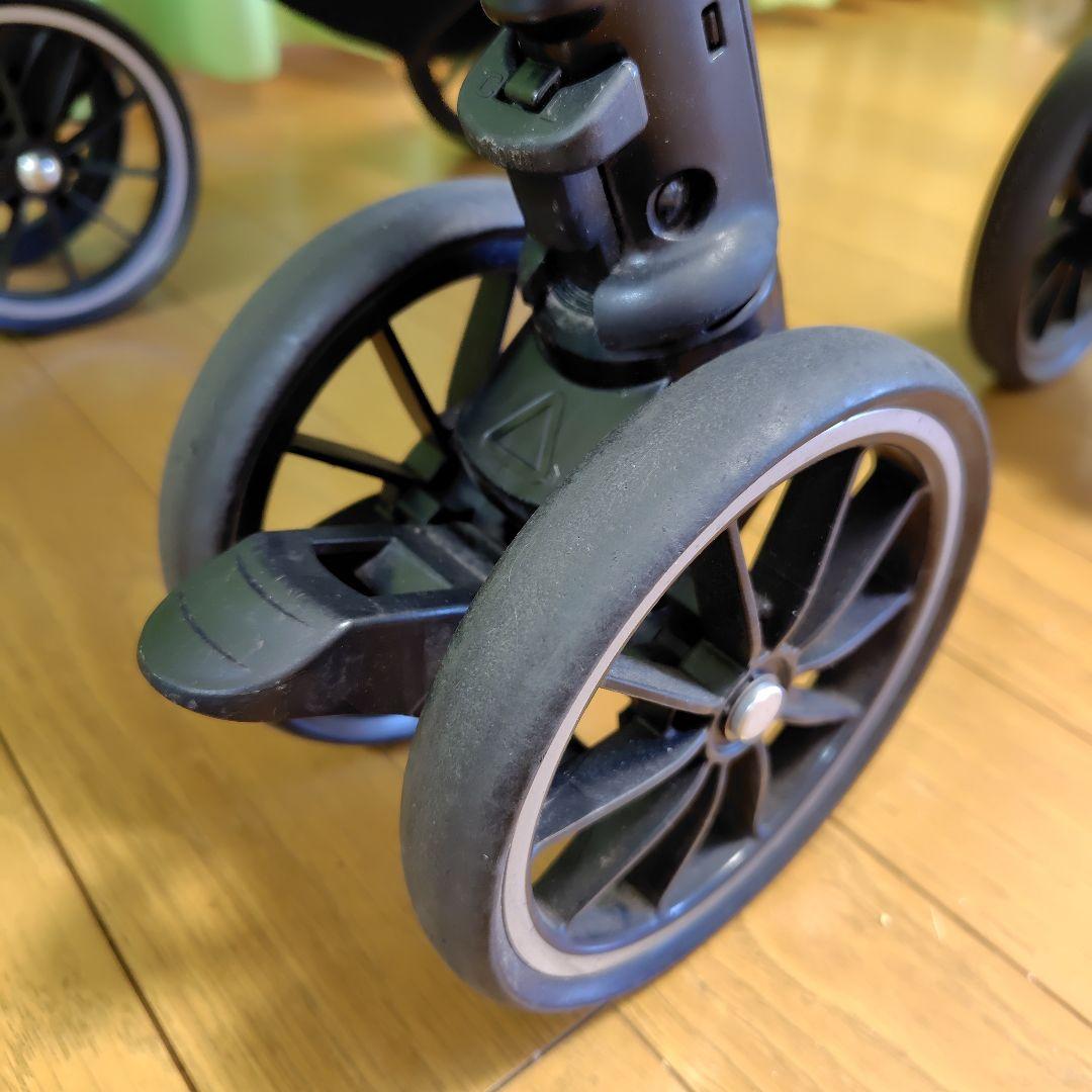 Combi　折りたたみベビーカー　ブラック　ベージュ　水色ストライプ　説明書あり