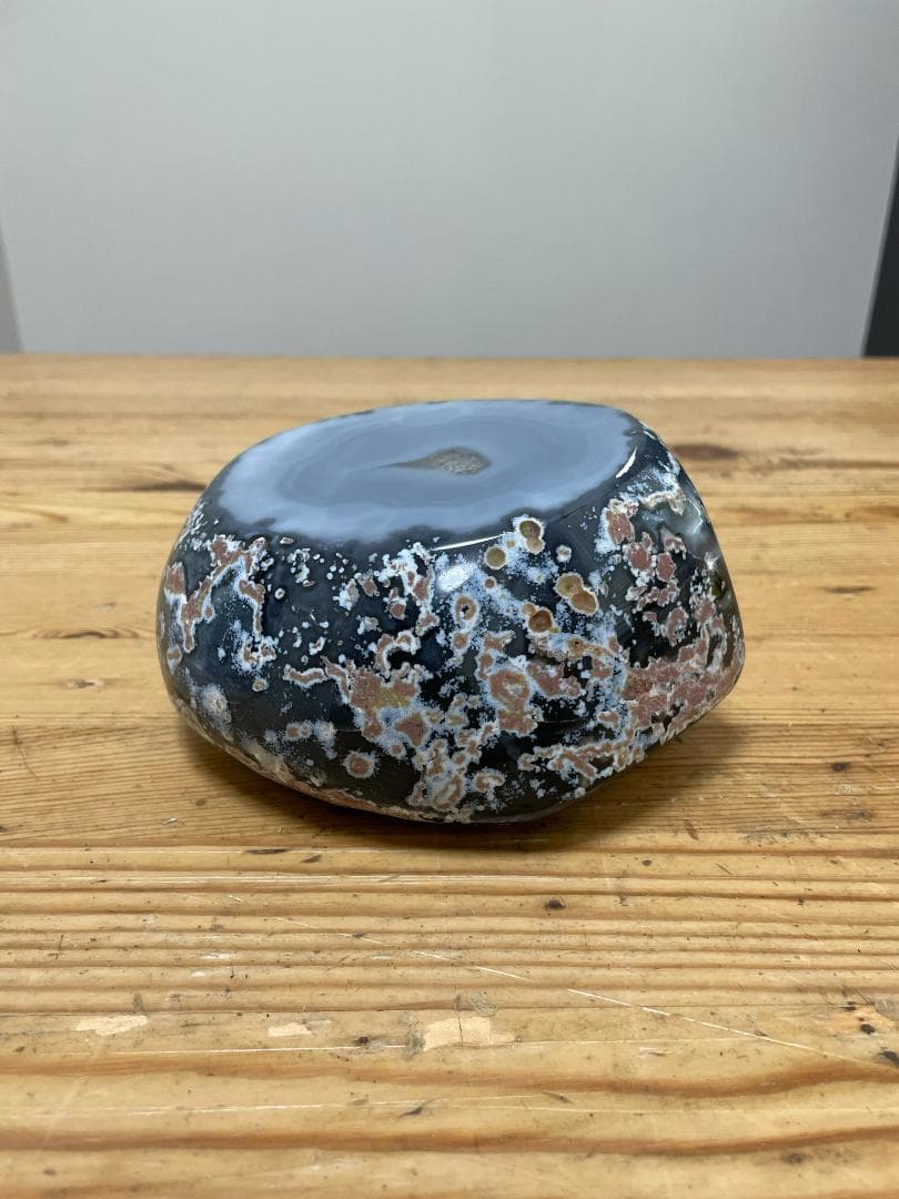 水が入った石　約14センチ(最大幅部分)