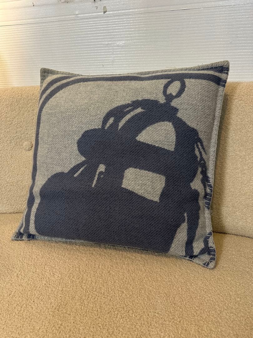 L*7様 ⭐️【全国送料無料】定価13万　HERMES エルメス　クッション　ピ