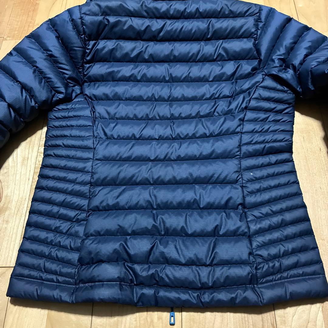 【美品】パタゴニア レディースダウンセーターフーディ ネイビー Mサイズ
