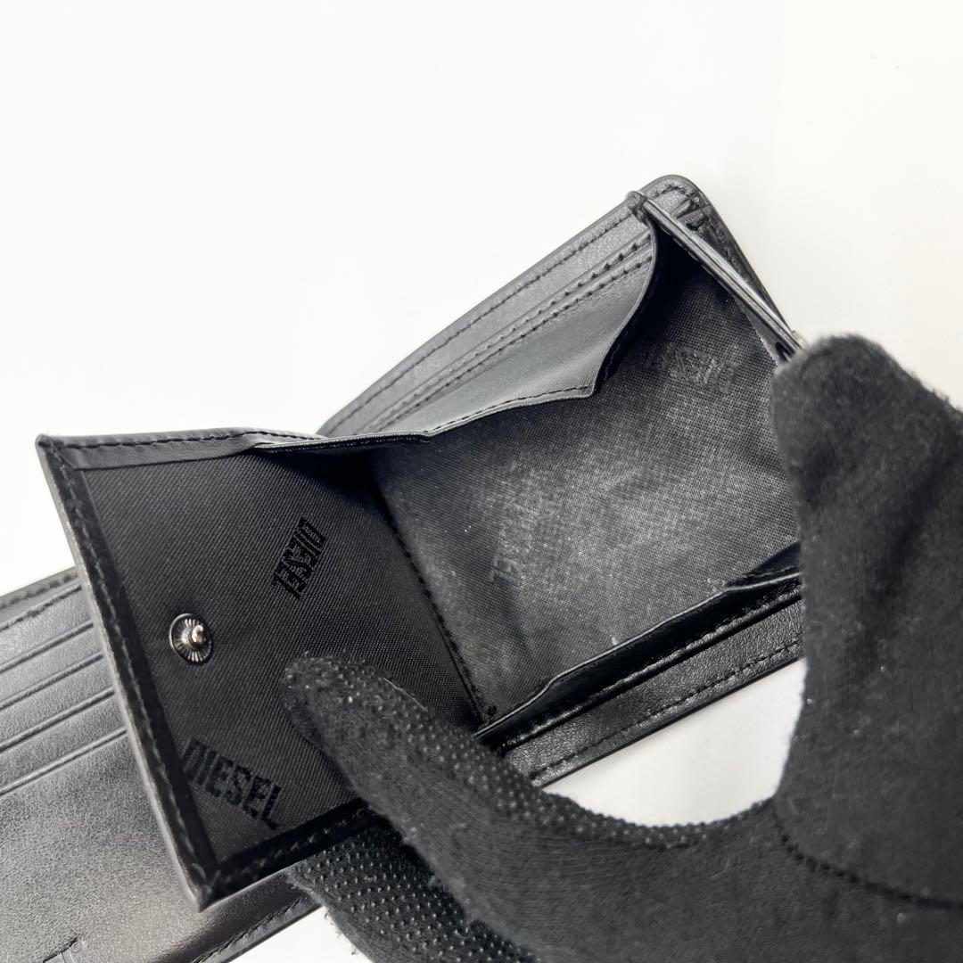 美品✨DIESEL　二つ折り財布　Dロゴ　エンボス　レザー　ブラック　近年モデル