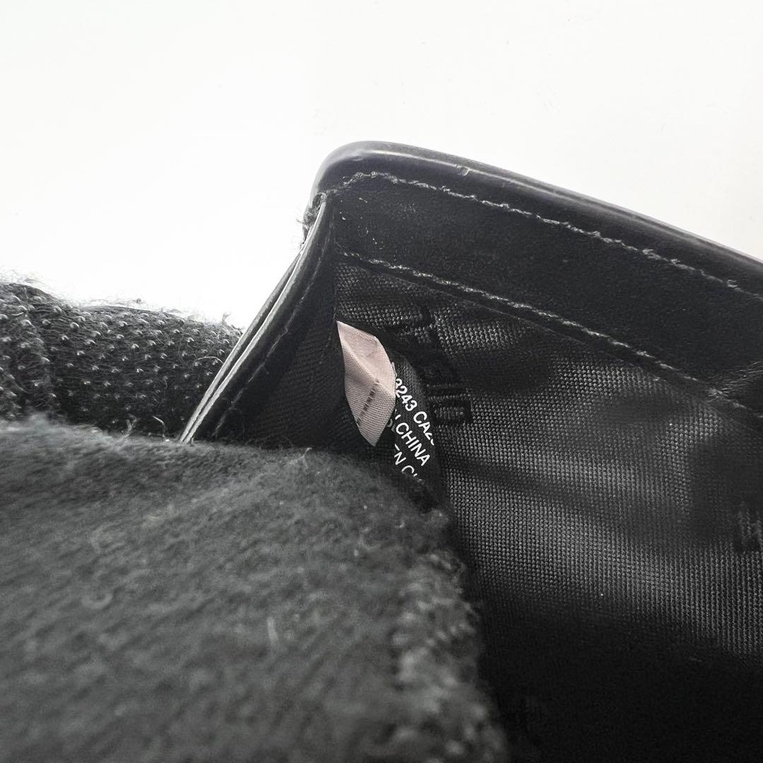 美品✨DIESEL　二つ折り財布　Dロゴ　エンボス　レザー　ブラック　近年モデル