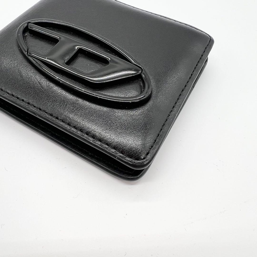 美品✨DIESEL　二つ折り財布　Dロゴ　エンボス　レザー　ブラック　近年モデル