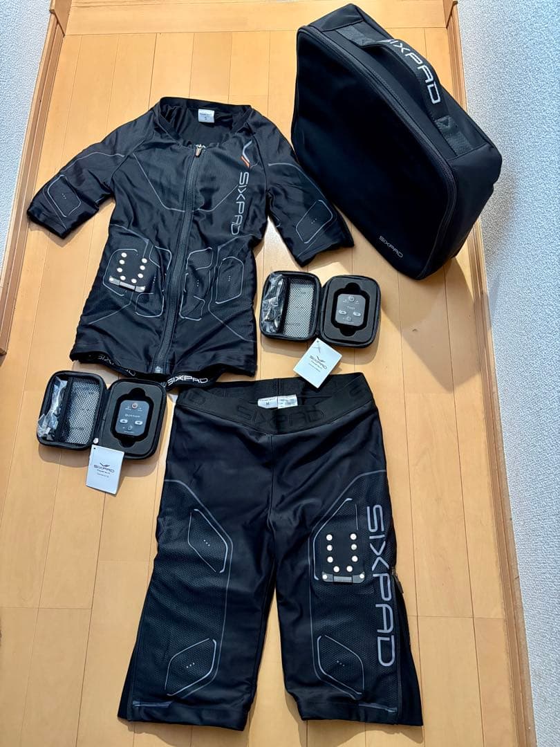美品❣️SIXPAD シックスパッド　正規品パワースーツ　レディース　上S下M