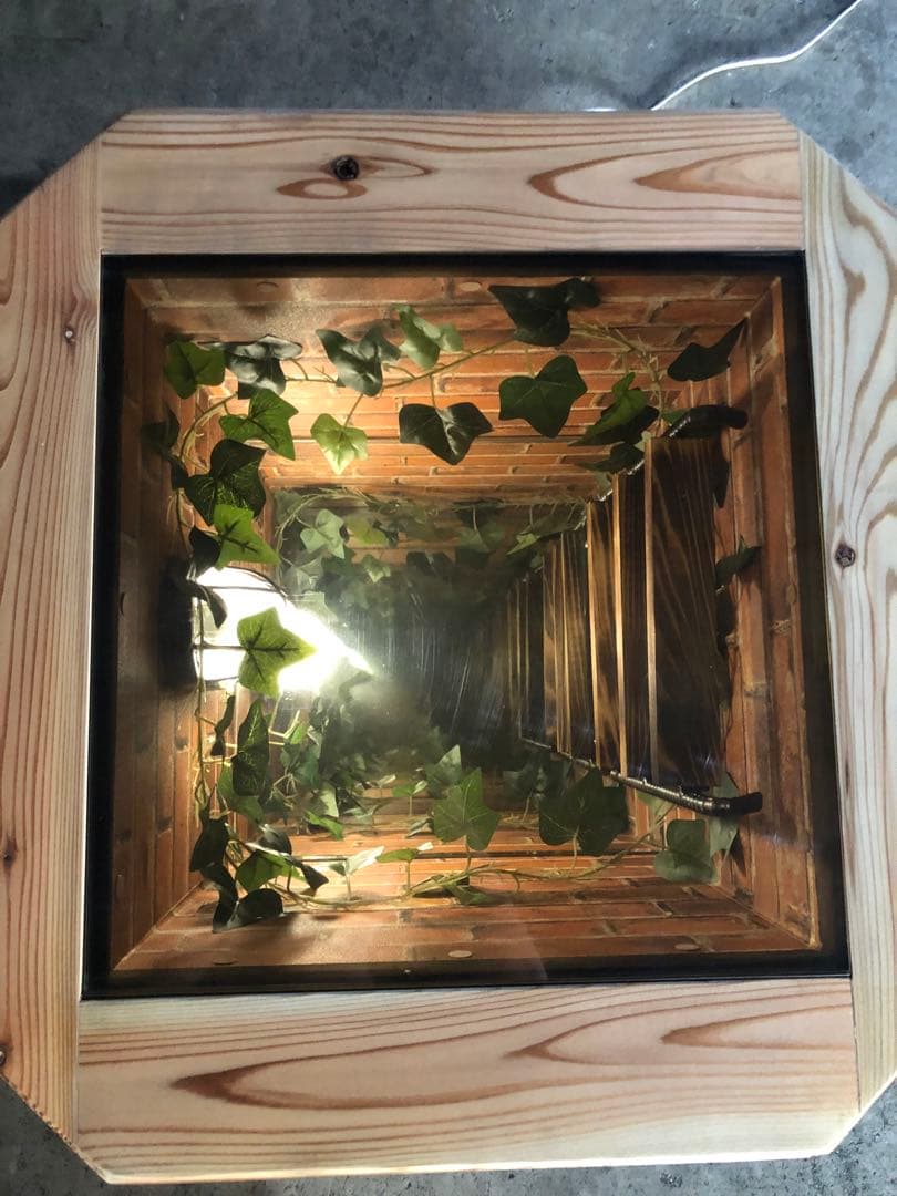 奥深くまで続く井戸テーブル　無限テーブル