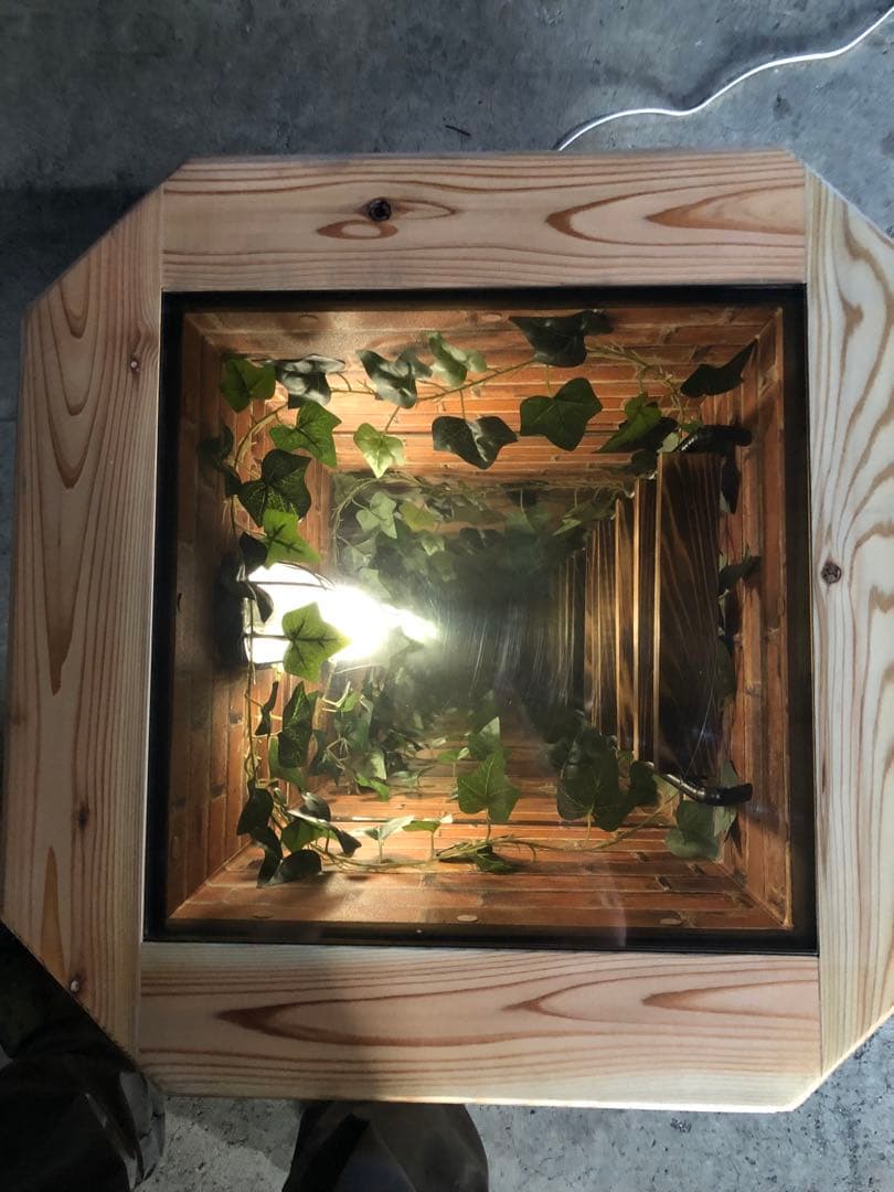 奥深くまで続く井戸テーブル　無限テーブル