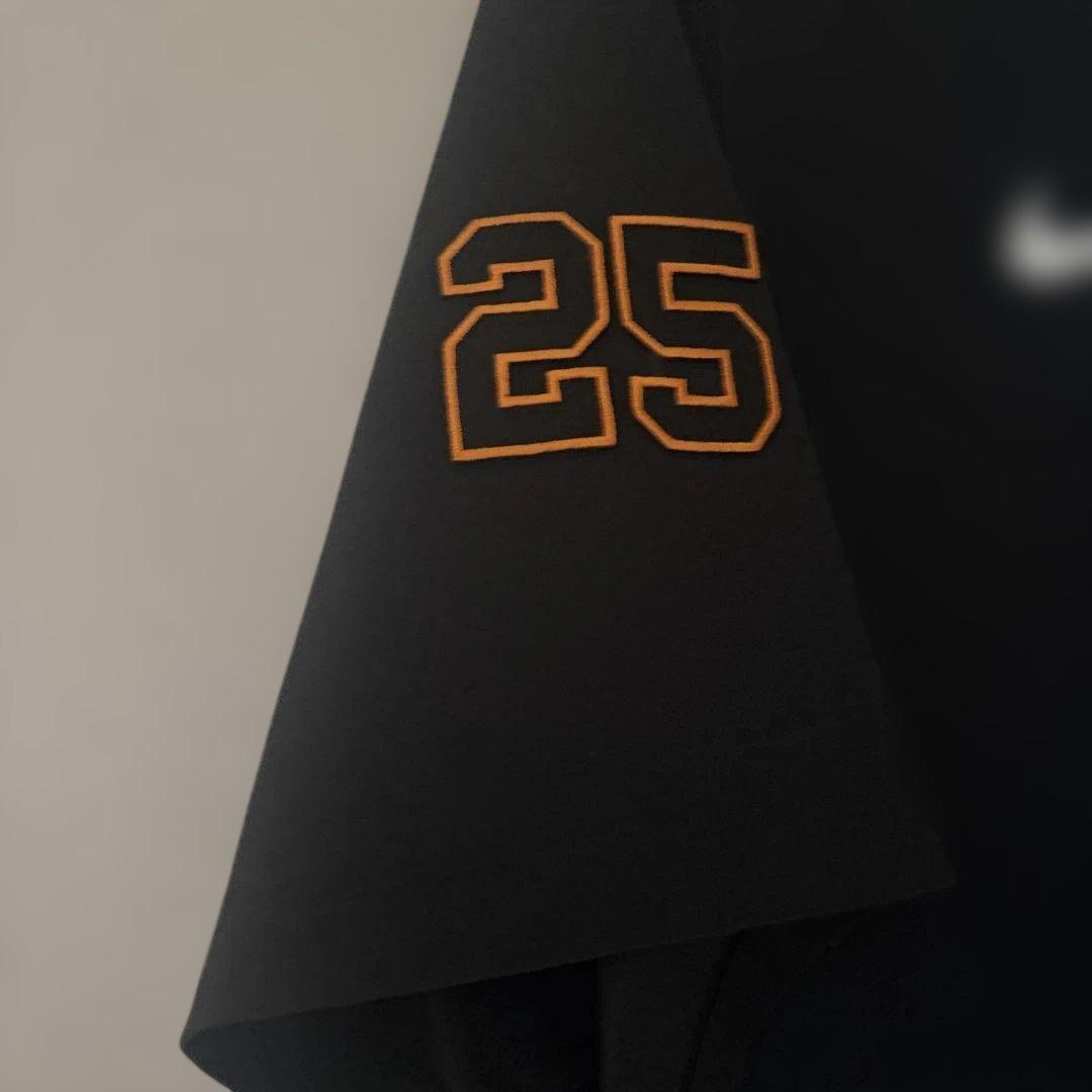 読売ジャイアンツNIKE(練習着) 黒ウインドシャツ ジャケット