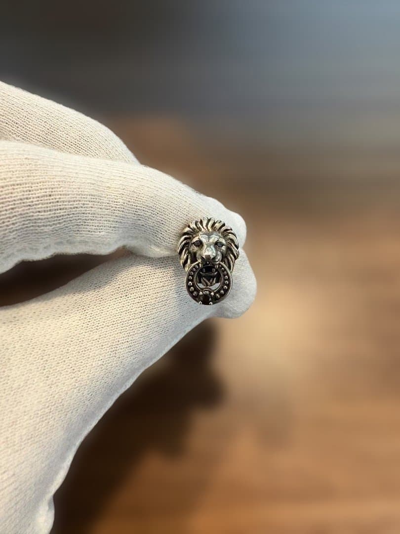 ジャスティンデイビス　ライオンキーパーピアス