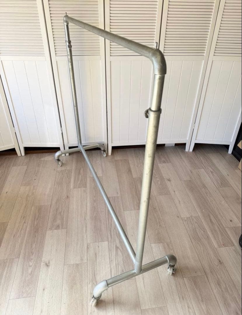 水道管ハンガーラック スチールパイプ アイアン キャスター付き①