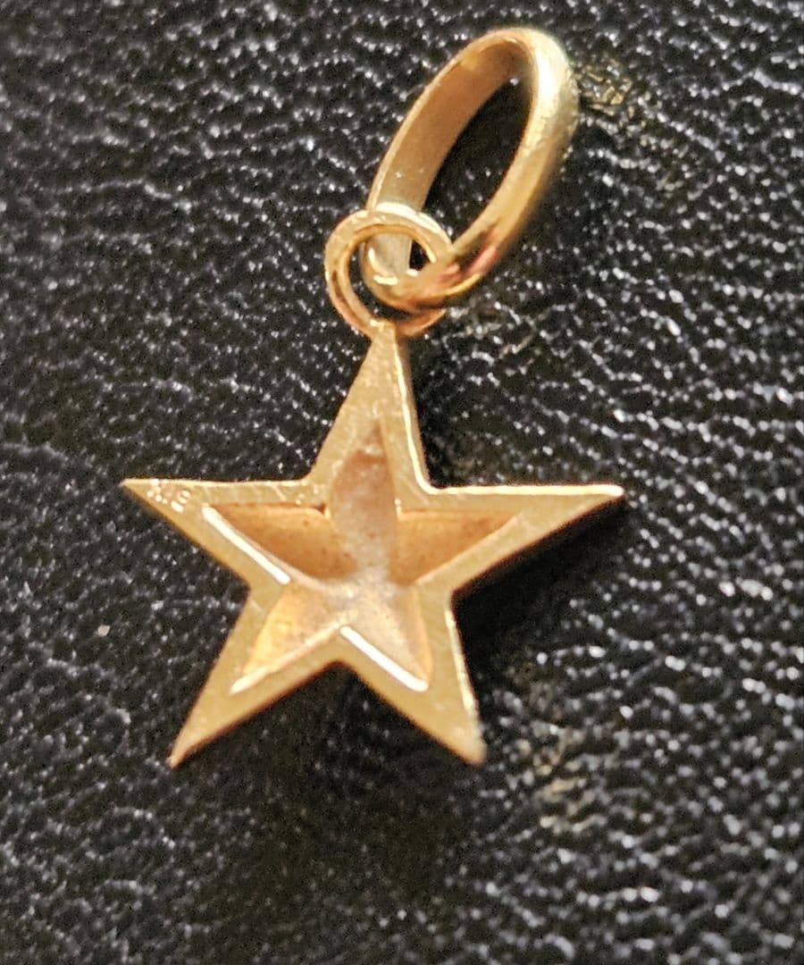 K18 イエローゴールド ベイビー　スター　ペンダント　18金