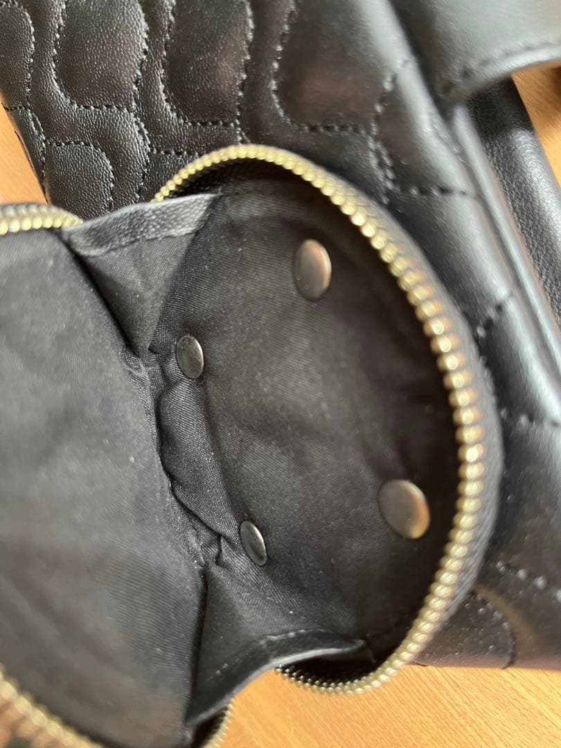 ブラック キルティング 二つ折り財布