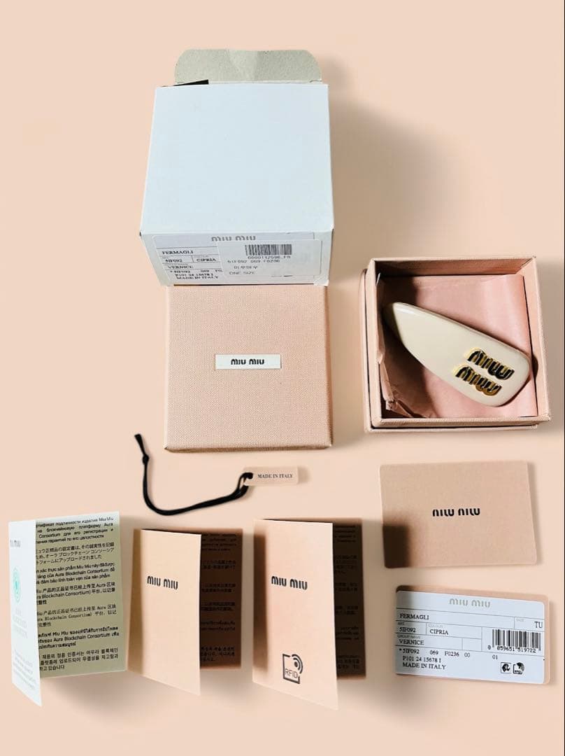 新品　miumiu バレッタ　ヘアクリップ　PRADA 未使用　ミュウミュウ