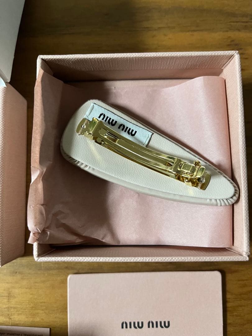 新品　miumiu バレッタ　ヘアクリップ　PRADA 未使用　ミュウミュウ