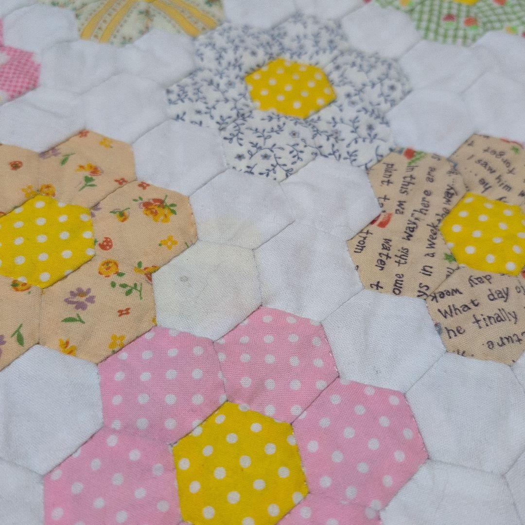 パッチワークキルト　お花のタペストリー　難あり