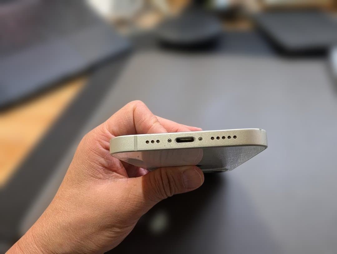 Apple iPhone 12 64GB ホワイト バッテリー100%