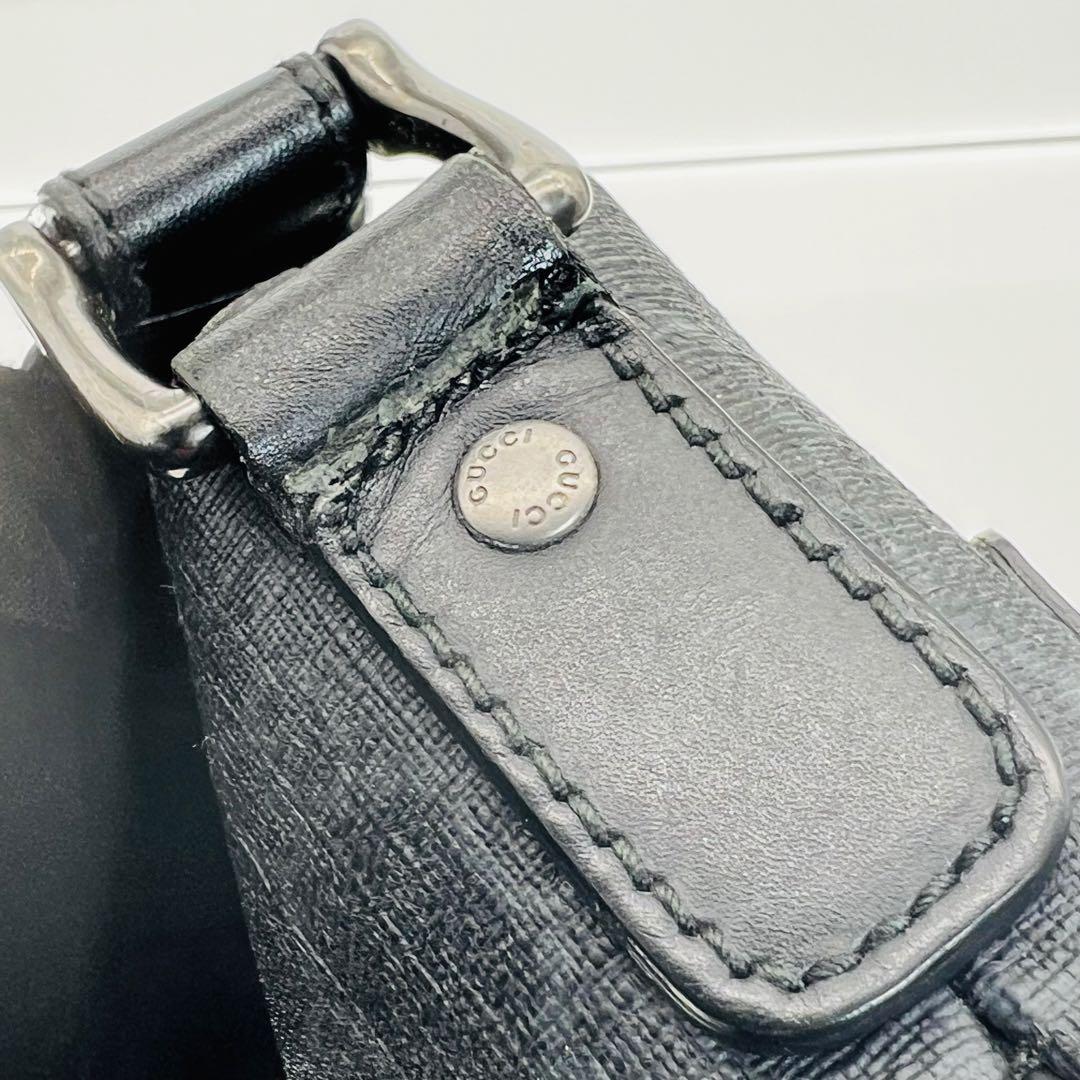 GUCCI ショルダーバッグ 黒 GGパターン メッセンジャーバッグ