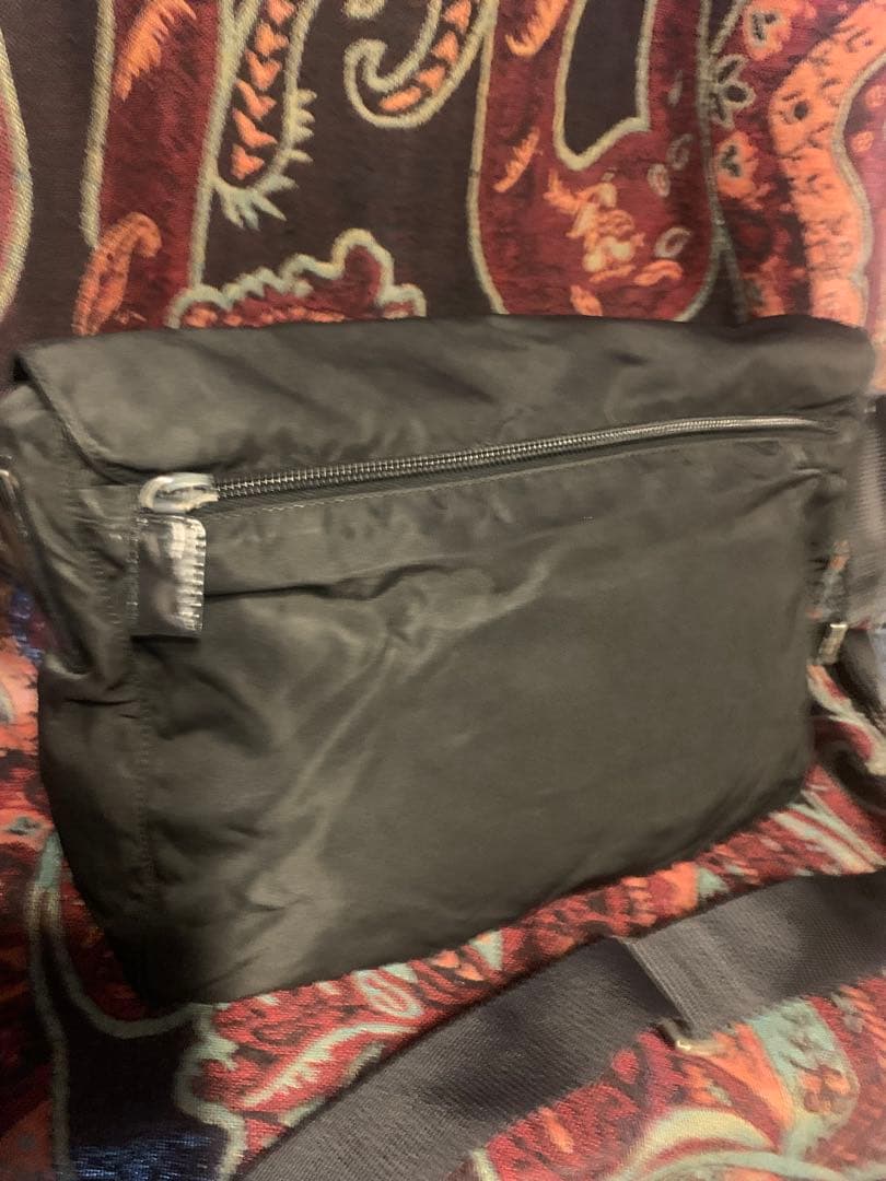 PRADA メッセンジャーバッグ　ナイロン