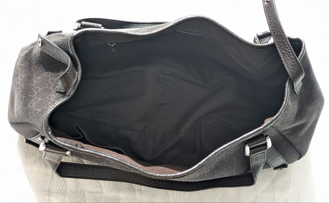 GUCCI GG柄ダークグレー トートバッグ　 袋 取り扱いガイド付き