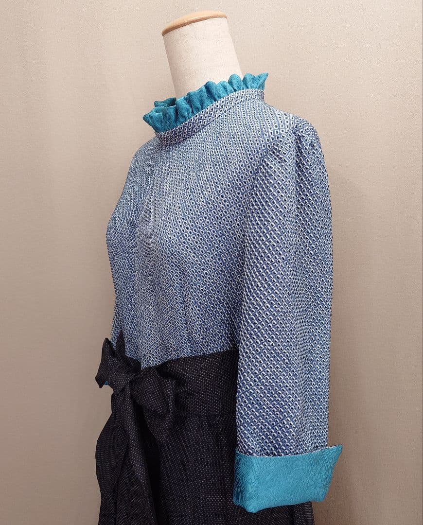 着物リメイク フリルカラーのプリーツワンピースと配色ジャケット