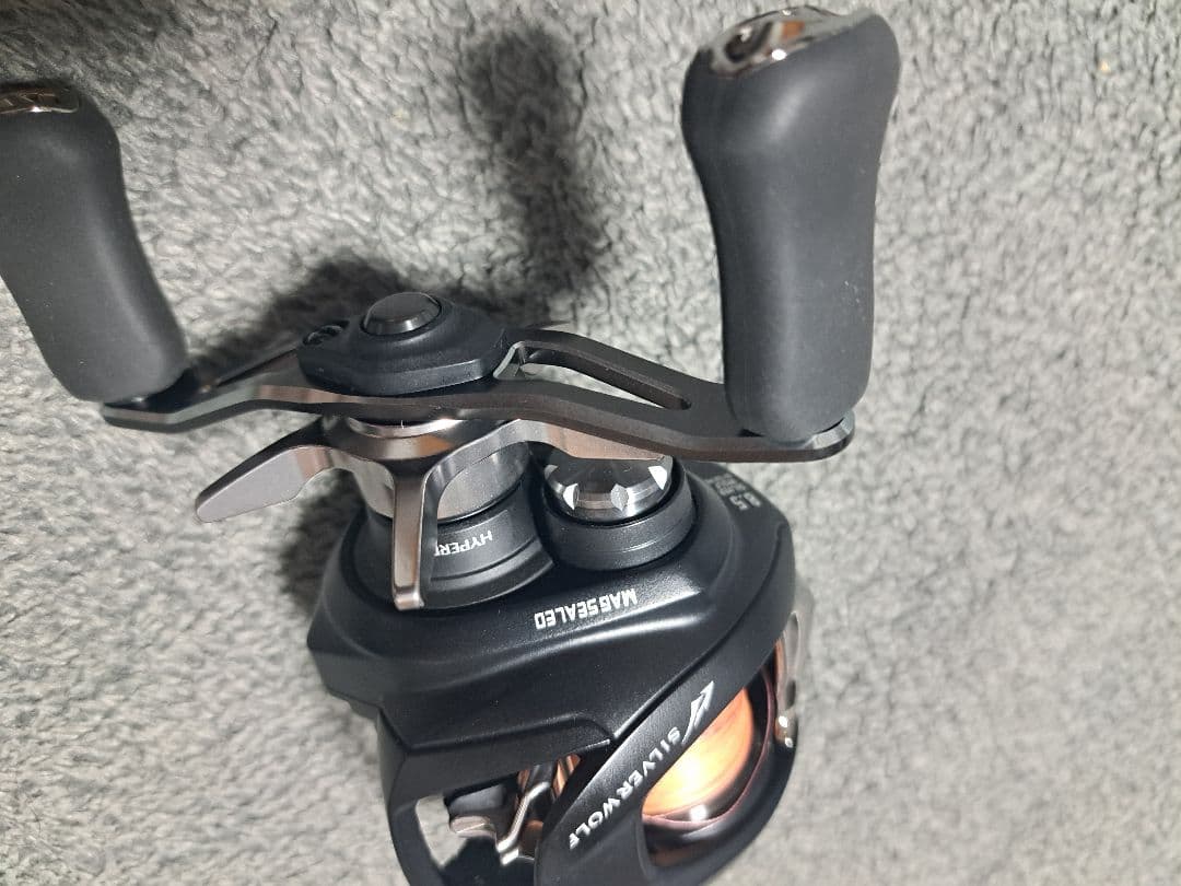 美品 シルバーウルフ 1000XH sv tw ダイワ ベイト PEスペシャル