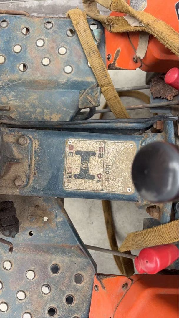 山梨県甲府市発　クボタ b5001 4WD 9馬力　トラクター 実働 現状