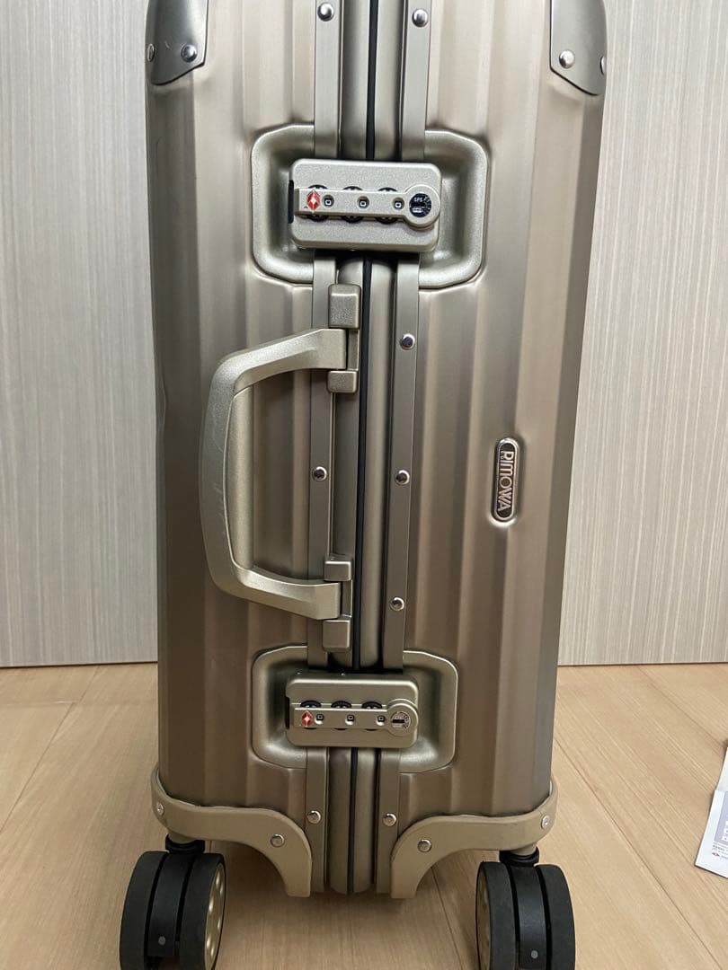 y*b様 リモワ RIMOWA TITANIUM 56 48L 945.56