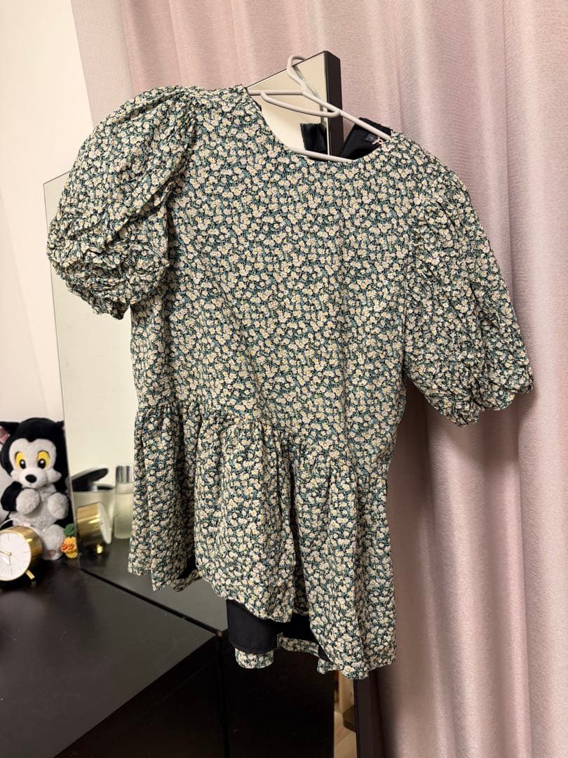 ツルバイマリコ花柄パフスリーブ半袖トップス