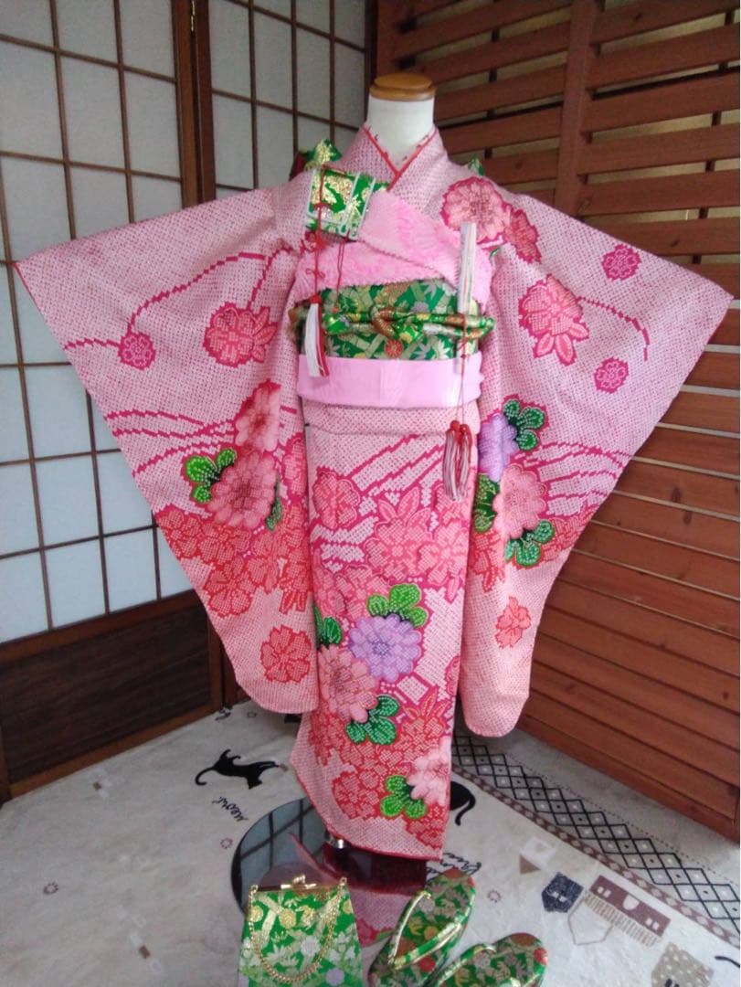 a です。7歳向け・表側正絹・お着物のセットです