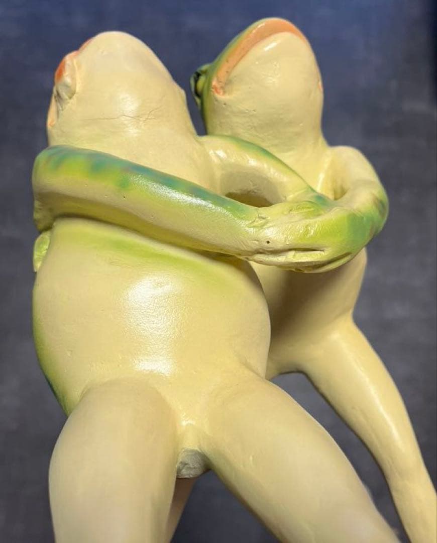 カエルのワインホルダー　置物