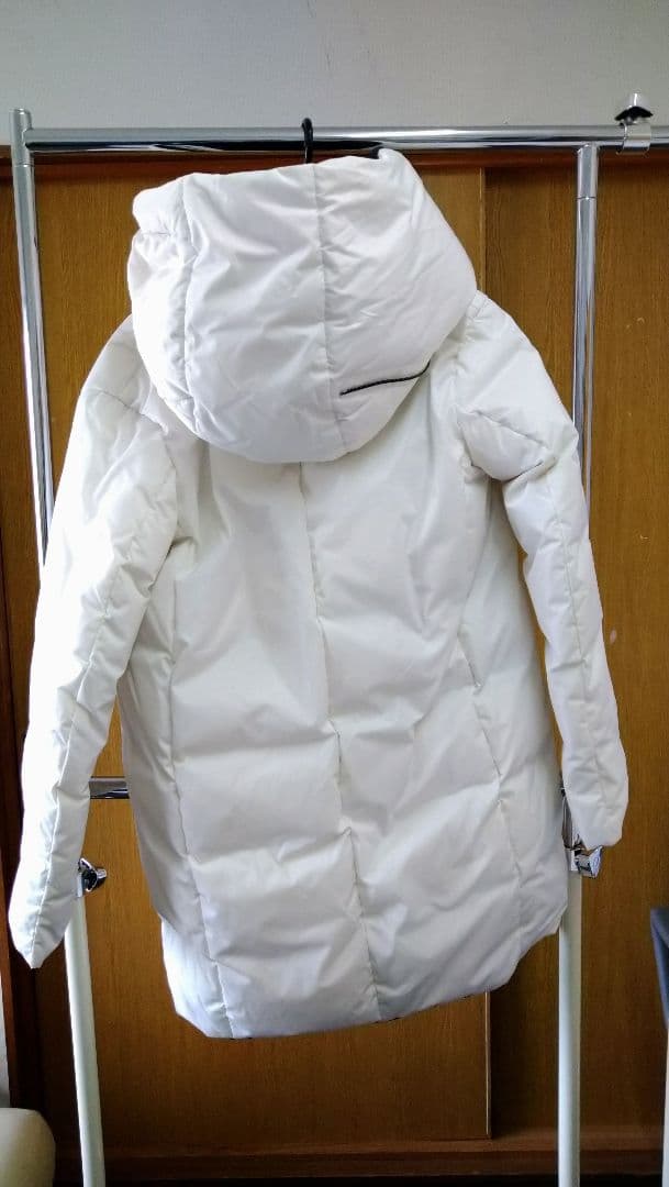 ①　バジュラ　ダウンジャケット フード付き
