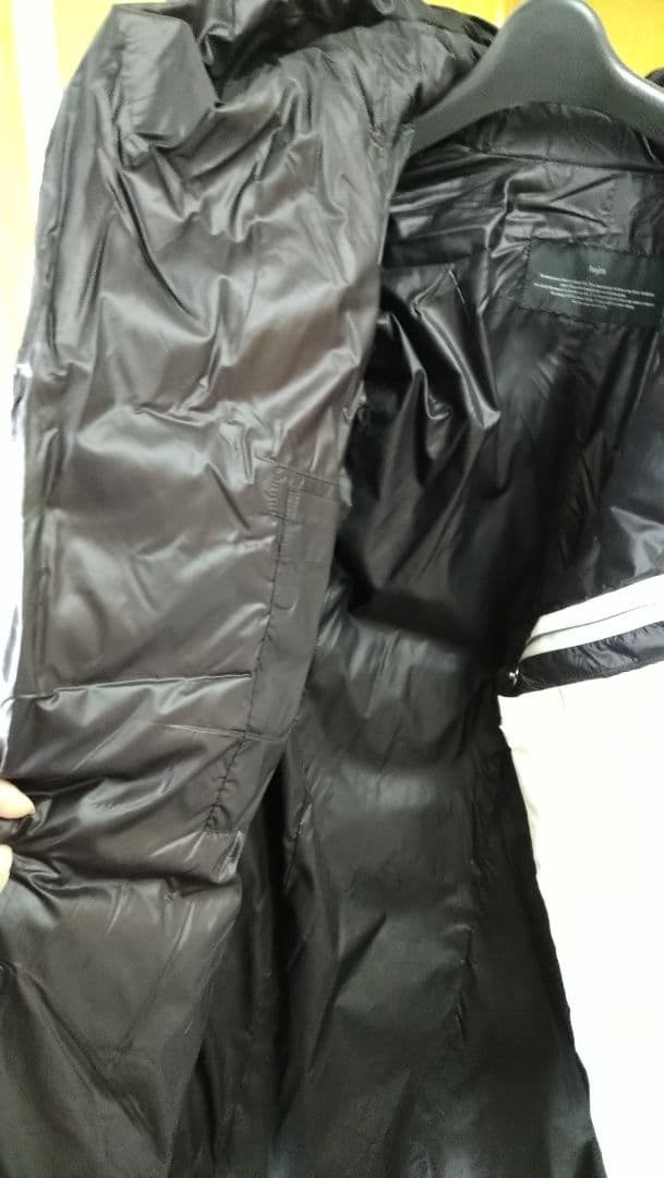 ①　バジュラ　ダウンジャケット フード付き