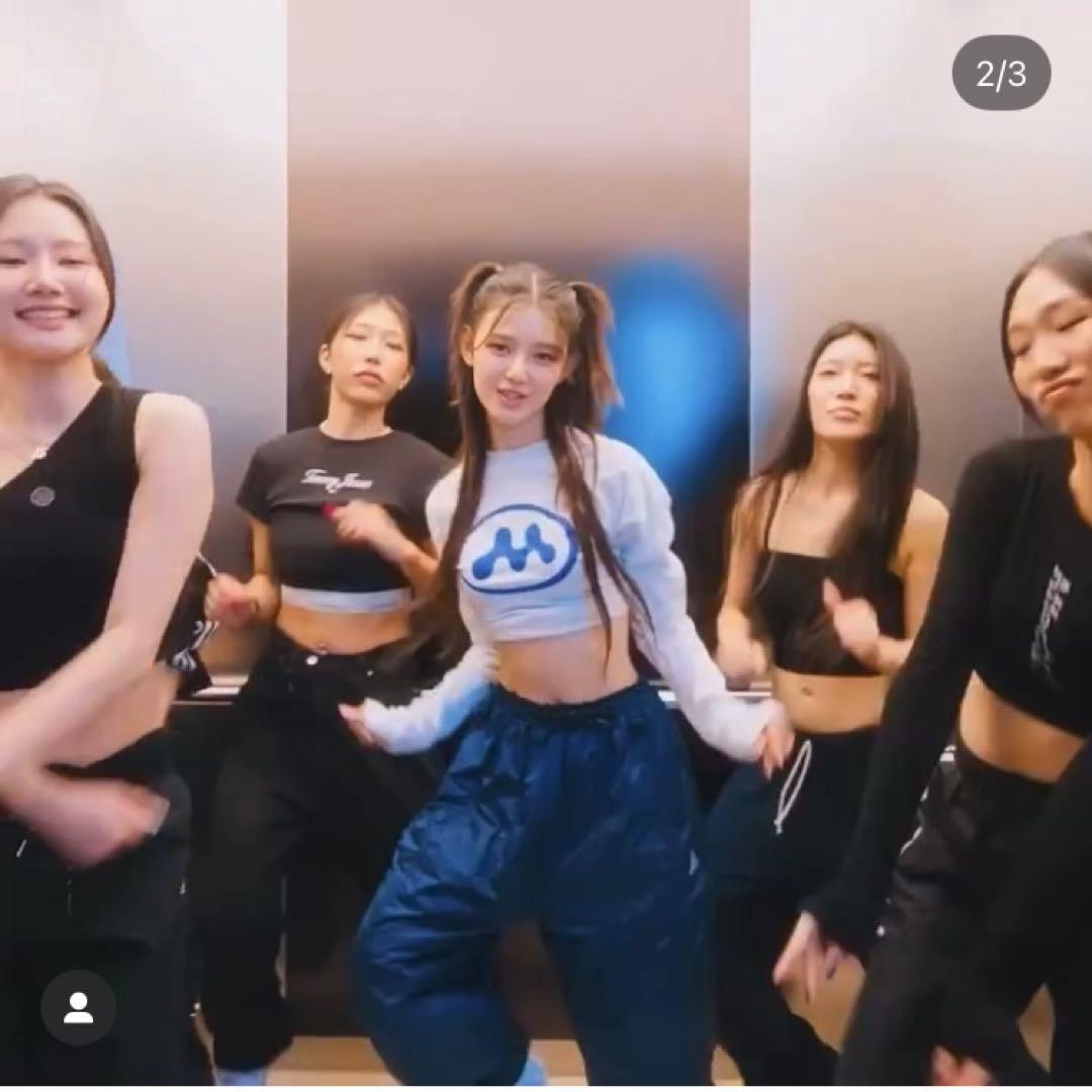 トップス MOWALOLA Walkman Skater T-Shirt