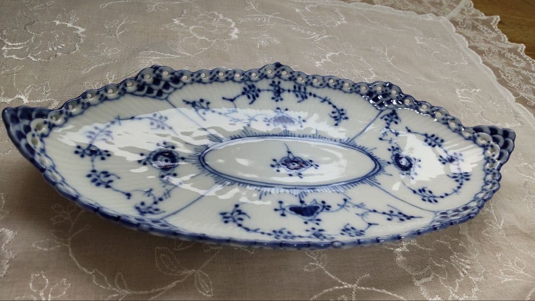 ロイヤルコペンハーゲンブルーフルーテッドフルレース　ピックルディッシュ