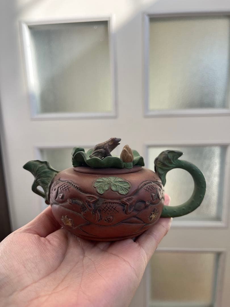 カエルと葉のデザイン急須