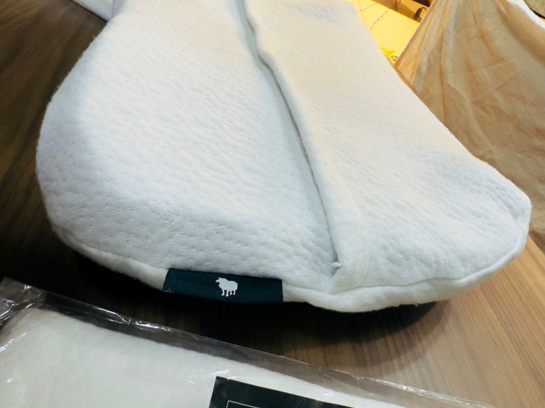 【美品★即日発送】ヒツジのいらない枕　プレミアム　枕カバー2種付　3点セット