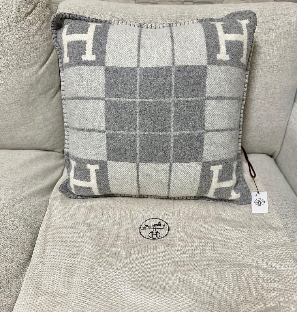 新品未使用　エルメス　クッション　《アヴァロンIII》 PM グレー