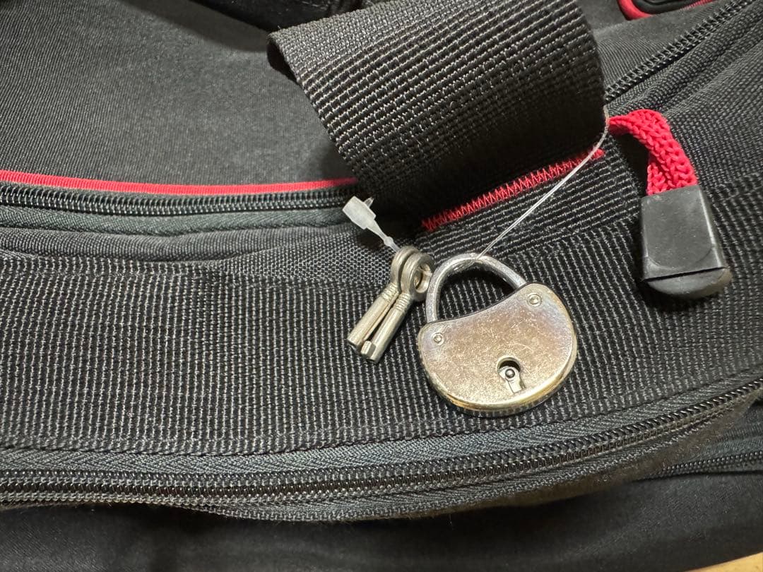 Colemanコールマンキャリー付き ボストンバッグ77L黒/赤 大容量　美品